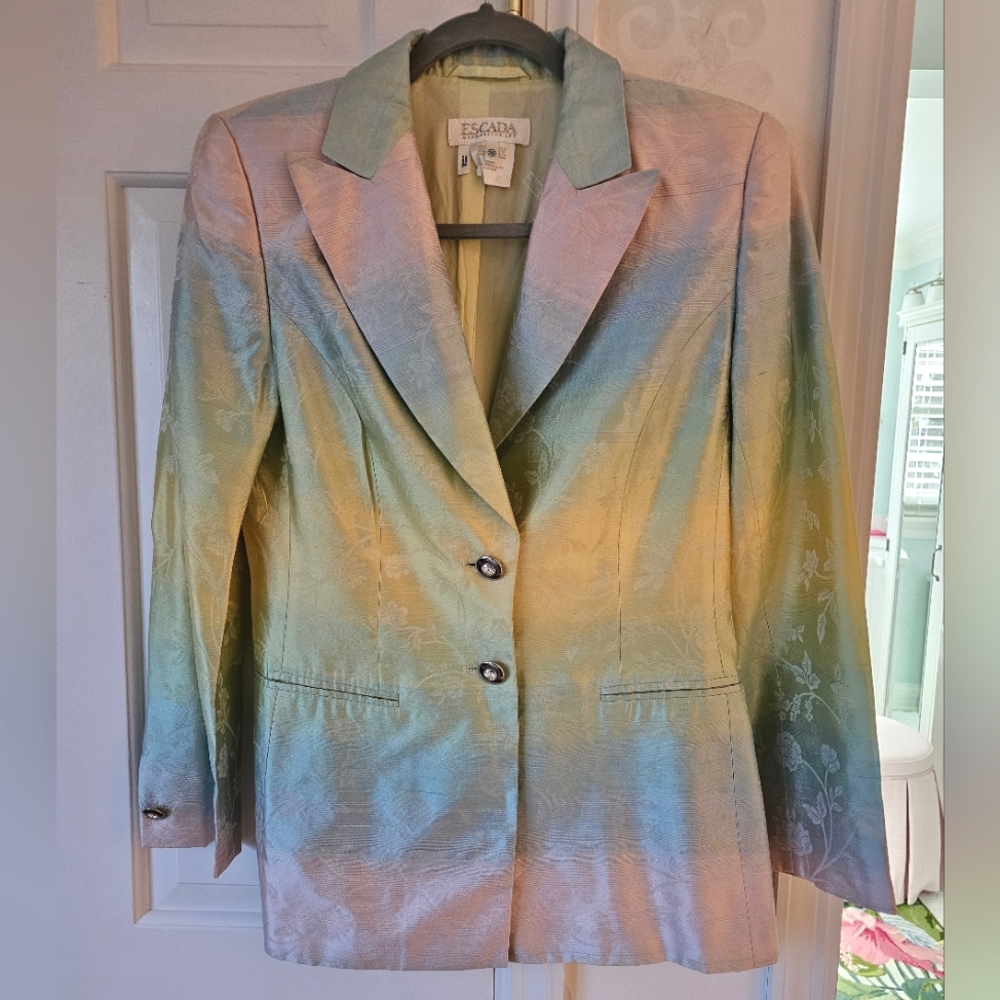 ❤️ESCADA Rare Pastel Ombre Suit, Size 38